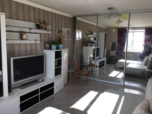 Продам 2-комн. в 8-комн. квартире, Пионерстроя ул, 12к3, Санкт-Петербург г