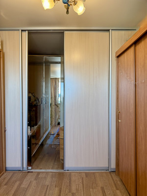 Продам 2-комн. в 8-комн. квартире, Пионерстроя ул, 12к3, Санкт-Петербург г