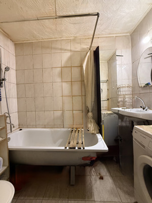 Продам 2-комн. в 8-комн. квартире, Пионерстроя ул, 12к3, Санкт-Петербург г