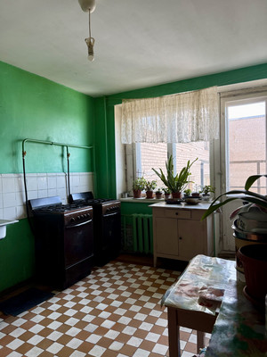 Продам 2-комн. в 8-комн. квартире, Пионерстроя ул, 12к3, Санкт-Петербург г