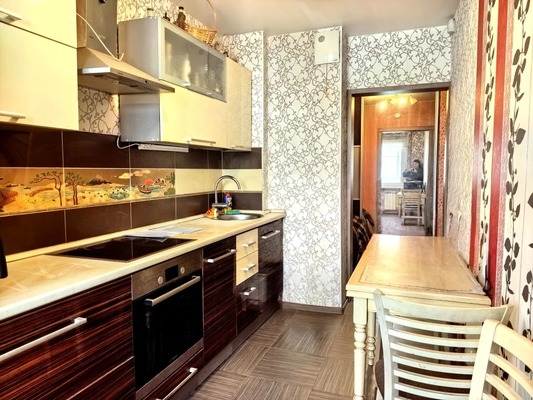 Продам трехкомнатную (3-комн.) квартиру, Университетский мкр, 30, Иркутск г