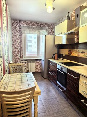 Продам трехкомнатную (3-комн.) квартиру, Университетский мкр, 30, Иркутск г