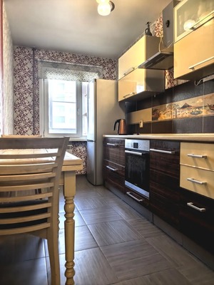 Продам трехкомнатную (3-комн.) квартиру, Университетский мкр, 30, Иркутск г