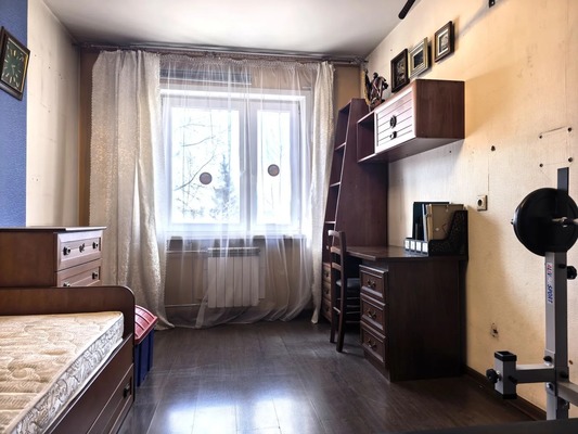 Продам трехкомнатную (3-комн.) квартиру, Университетский мкр, 30, Иркутск г