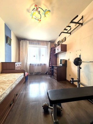 Продам трехкомнатную (3-комн.) квартиру, Университетский мкр, 30, Иркутск г