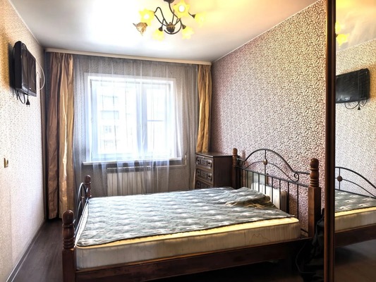 Продам трехкомнатную (3-комн.) квартиру, Университетский мкр, 30, Иркутск г