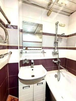 Продам трехкомнатную (3-комн.) квартиру, Университетский мкр, 30, Иркутск г