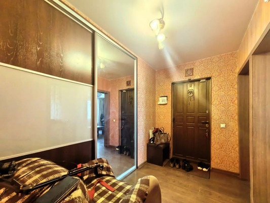 Продам трехкомнатную (3-комн.) квартиру, Университетский мкр, 30, Иркутск г