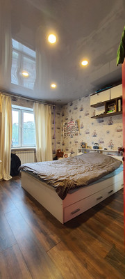 Продам трехкомнатную (3-комн.) квартиру, Школьная (Западный мкр.) ул, 1, Октябрьский рп