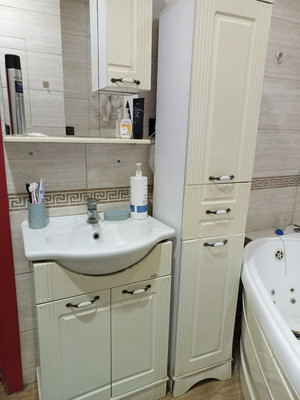 Продам трехкомнатную (3-комн.) квартиру, Школьная (Западный мкр.) ул, 1, Октябрьский рп