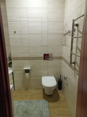 Продам трехкомнатную (3-комн.) квартиру, Школьная (Западный мкр.) ул, 1, Октябрьский рп