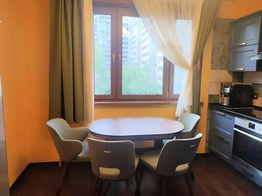 Продам двухкомнатную (2-комн.) квартиру, Алма-Атинская ул, 11к1, Москва г