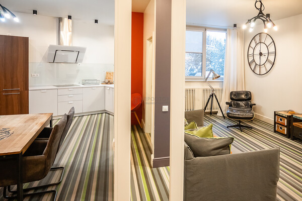 Продам трехкомнатную (3-комн.) квартиру, Родионовская ул, 18к1, Москва г