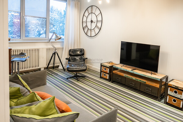 Продам трехкомнатную (3-комн.) квартиру, Родионовская ул, 18к1, Москва г