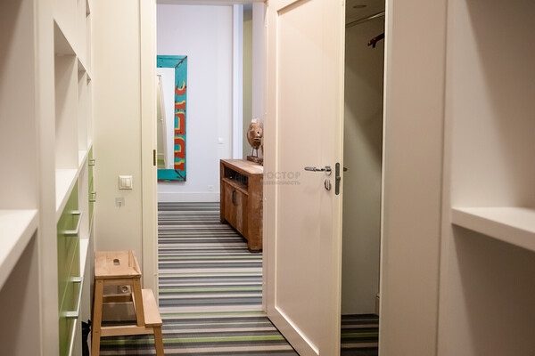 Продам трехкомнатную (3-комн.) квартиру, Родионовская ул, 18к1, Москва г