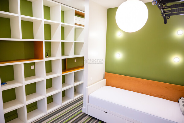 Продам трехкомнатную (3-комн.) квартиру, Родионовская ул, 18к1, Москва г