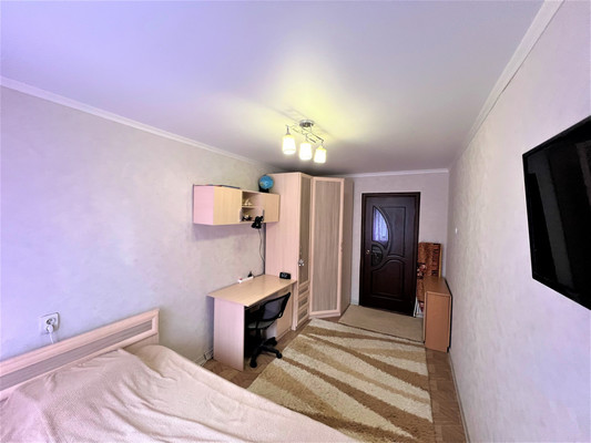 Продам двухкомнатную (2-комн.) квартиру, Вокзальная ул, 152, Брянск г