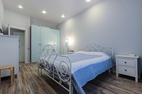 Продам двухкомнатную (2-комн.) квартиру, Ушаковская наб, 3, Санкт-Петербург г