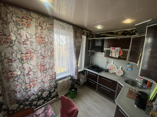 Продам трехкомнатную (3-комн.) квартиру, Азовская ул, 16, Армавир г