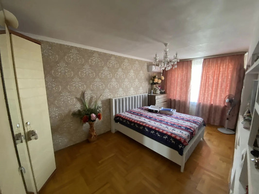 Продам трехкомнатную (3-комн.) квартиру, Азовская ул, 16, Армавир г