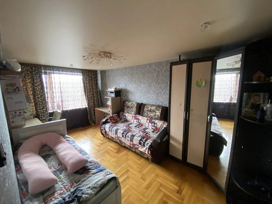 Продам трехкомнатную (3-комн.) квартиру, Азовская ул, 16, Армавир г