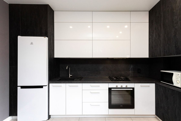 Продам двухкомнатную (2-комн.) квартиру, Победы пр-кт, 80, Калининград г