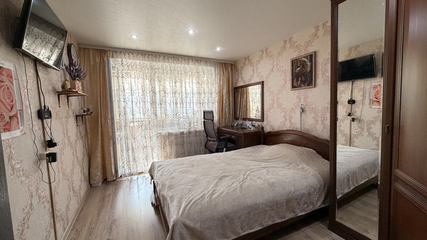 Продам трехкомнатную (3-комн.) квартиру, Горького ул, 24, Малино рп