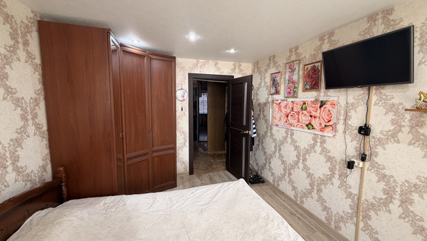 Продам трехкомнатную (3-комн.) квартиру, Горького ул, 24, Малино рп