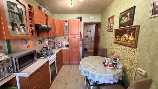 Продам трехкомнатную (3-комн.) квартиру, Горького ул, 24, Малино рп