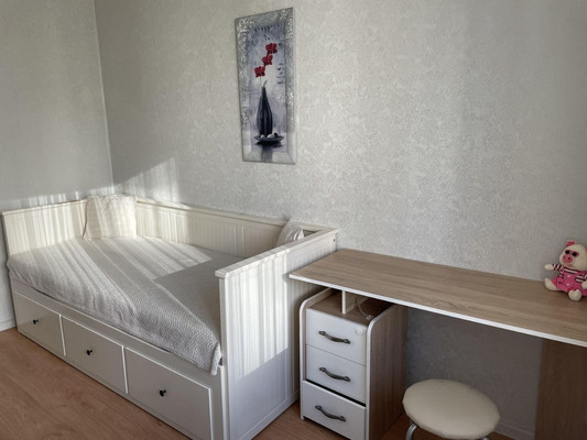 Продам трехкомнатную (3-комн.) квартиру, Пионерская ул, 13, Томилино рп