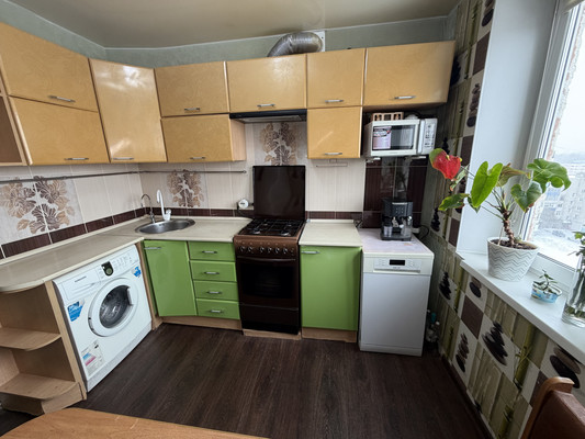 Продам трехкомнатную (3-комн.) квартиру, Партизанская ул, 15к2, Комсомольск-на-Амуре г