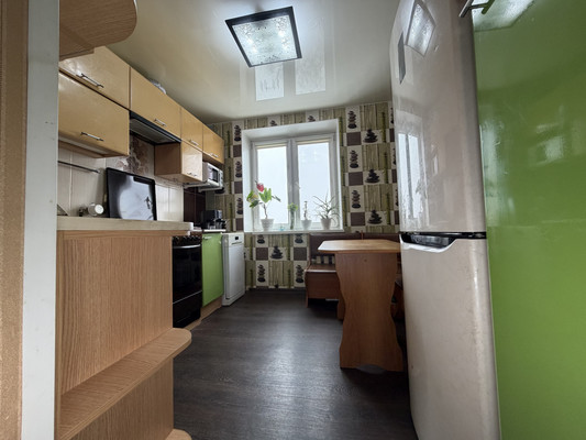 Продам трехкомнатную (3-комн.) квартиру, Партизанская ул, 15к2, Комсомольск-на-Амуре г