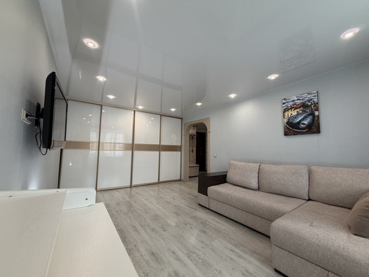 Продам двухкомнатную (2-комн.) квартиру, Первостроителей пр-кт, 19, Комсомольск-на-Амуре г