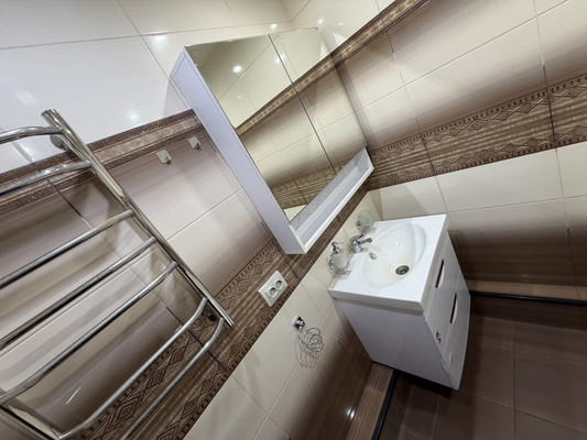 Продам двухкомнатную (2-комн.) квартиру, Первостроителей пр-кт, 19, Комсомольск-на-Амуре г