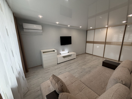 Продам двухкомнатную (2-комн.) квартиру, Первостроителей пр-кт, 19, Комсомольск-на-Амуре г