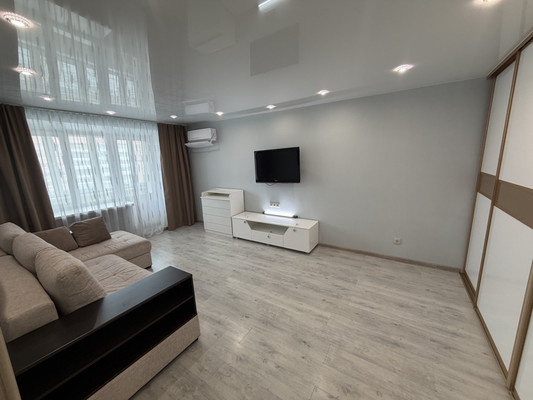 Продам двухкомнатную (2-комн.) квартиру, Первостроителей пр-кт, 19, Комсомольск-на-Амуре г