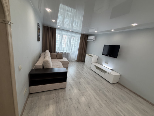 Продам двухкомнатную (2-комн.) квартиру, Первостроителей пр-кт, 19, Комсомольск-на-Амуре г