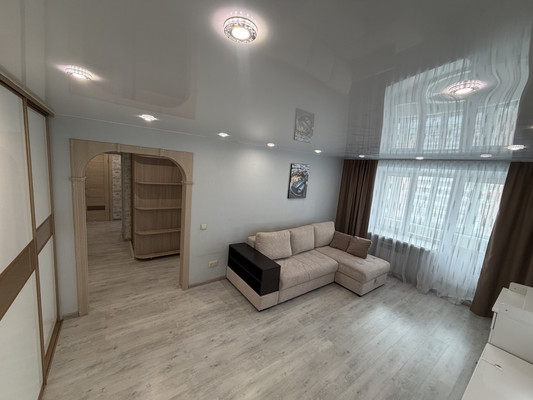 Продам двухкомнатную (2-комн.) квартиру, Первостроителей пр-кт, 19, Комсомольск-на-Амуре г