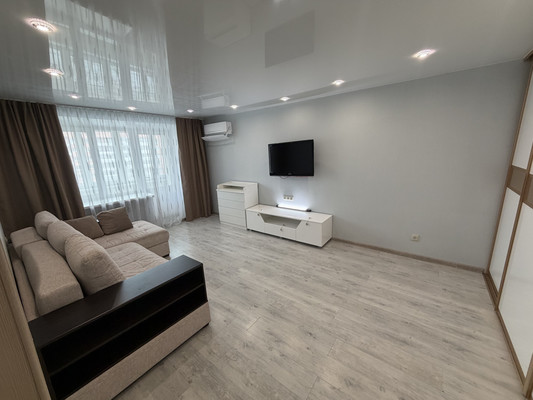 Продам двухкомнатную (2-комн.) квартиру, Первостроителей пр-кт, 19, Комсомольск-на-Амуре г