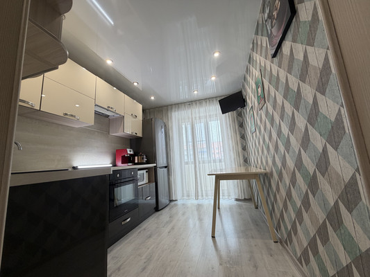 Продам двухкомнатную (2-комн.) квартиру, Первостроителей пр-кт, 19, Комсомольск-на-Амуре г