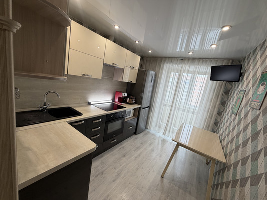 Продам двухкомнатную (2-комн.) квартиру, Первостроителей пр-кт, 19, Комсомольск-на-Амуре г