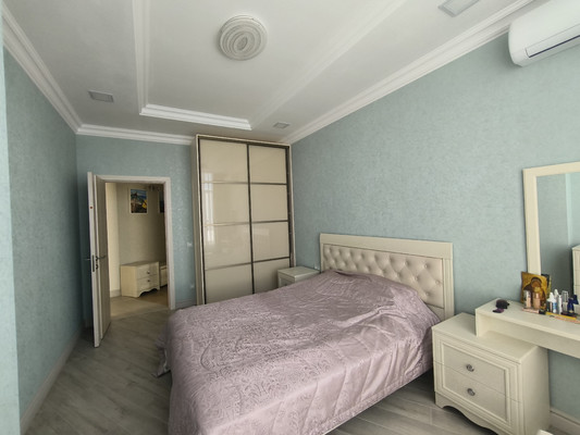 Продам двухкомнатную (2-комн.) квартиру, Крымская ул, 22к12, Геленджик г