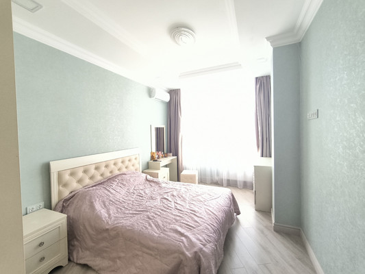 Продам двухкомнатную (2-комн.) квартиру, Крымская ул, 22к12, Геленджик г