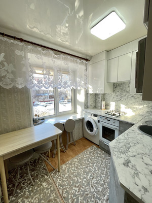 Продам двухкомнатную (2-комн.) квартиру, Шаронова ул, 5, Ишим г