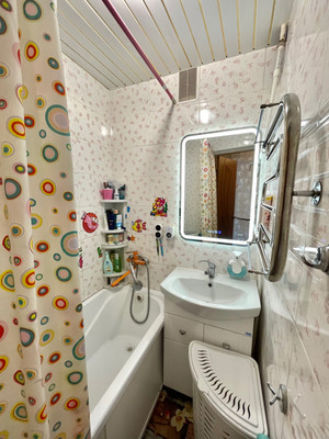 Продам двухкомнатную (2-комн.) квартиру, Шаронова ул, 5, Ишим г