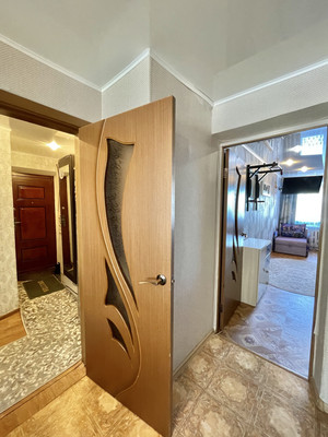 Продам двухкомнатную (2-комн.) квартиру, Шаронова ул, 5, Ишим г