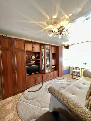 Продам двухкомнатную (2-комн.) квартиру, Шаронова ул, 5, Ишим г