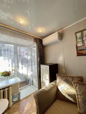 Продам двухкомнатную (2-комн.) квартиру, Шаронова ул, 5, Ишим г