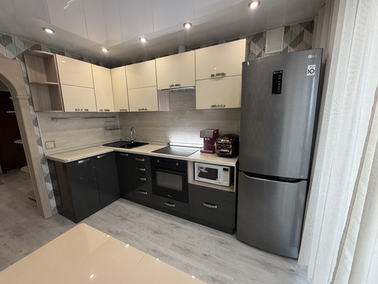 Продам двухкомнатную (2-комн.) квартиру, Первостроителей пр-кт, 19, Комсомольск-на-Амуре г