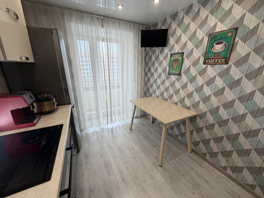 Продам двухкомнатную (2-комн.) квартиру, Первостроителей пр-кт, 19, Комсомольск-на-Амуре г